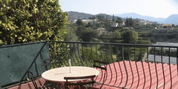 Charmante maison traditionnelle sur les collines niçoises