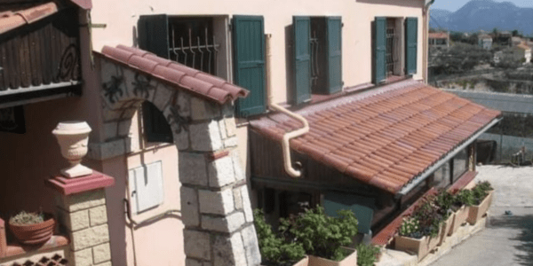 Charmante maison traditionnelle sur les collines niçoises