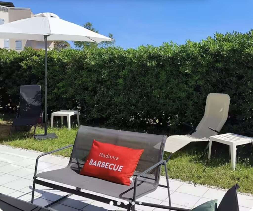 Beachfront Apartment with Terrace in Saint-Cyprien Plage — photo 2