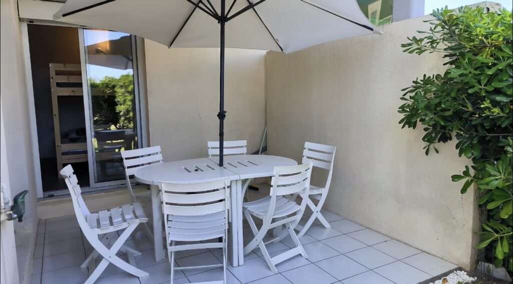Beachfront Apartment with Terrace in Saint-Cyprien Plage — photo 3