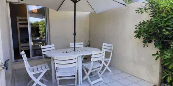 Appartement au bord de la mer avec terrasse