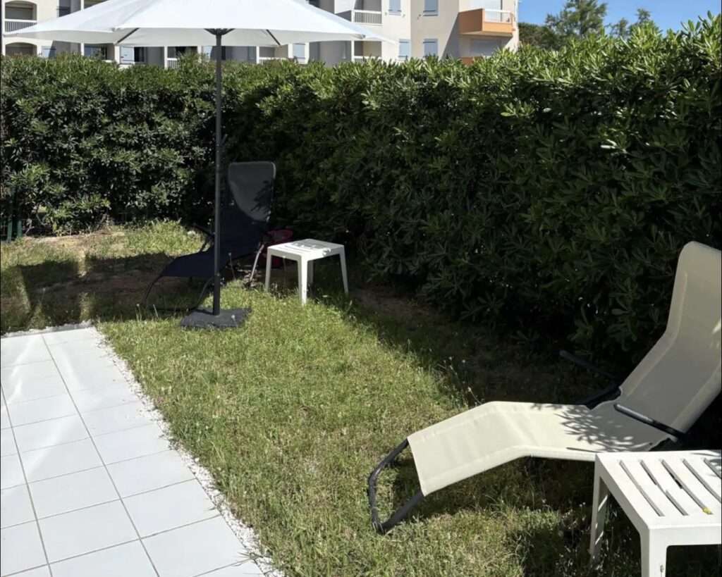 Beachfront Apartment with Terrace in Saint-Cyprien Plage — photo 5