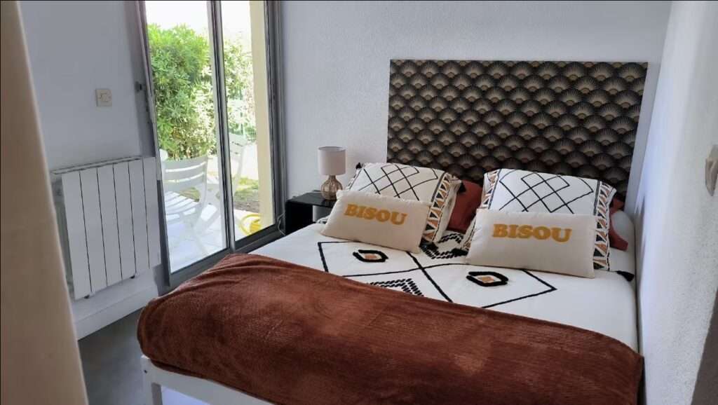 Beachfront Apartment with Terrace in Saint-Cyprien Plage — photo 6