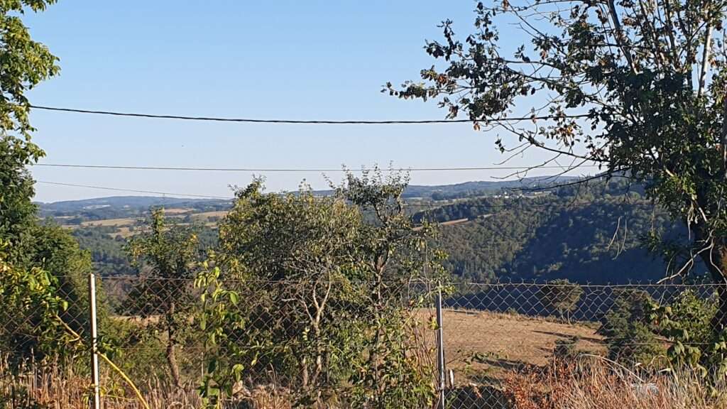 Furnished house of 120 m² in Alleuze – Country house with exposed stone walls in Alleuze – photo 6