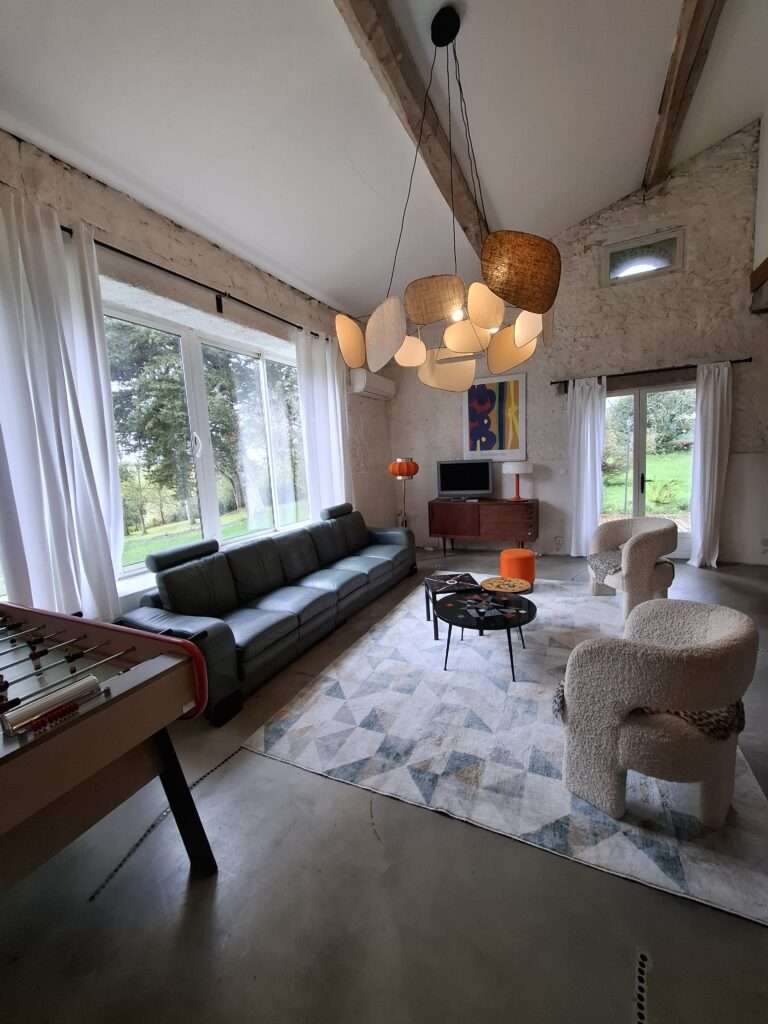 Large Character House in 14-Hectare Park – Pech Luna — photo 1