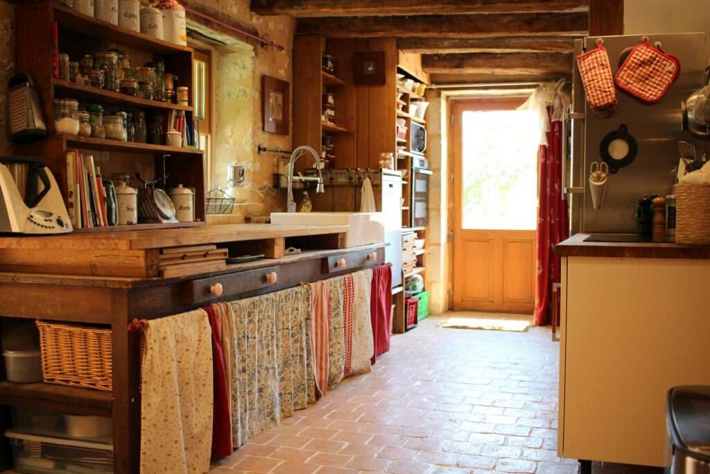 Family House with Pool in Saint-Maurice-la-Clouère — photo 4