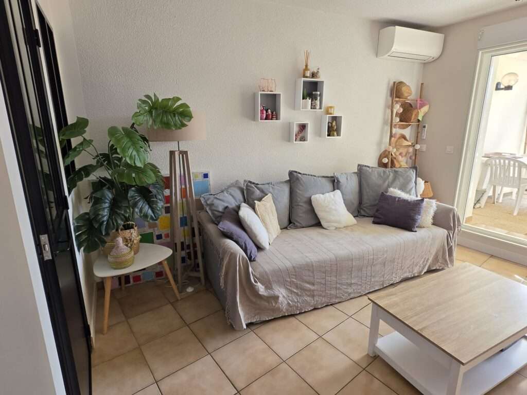 Furnished apartment of 37 m² in Calvi – Apartment near the port of Calvi with large terrace and sea view – photo 7