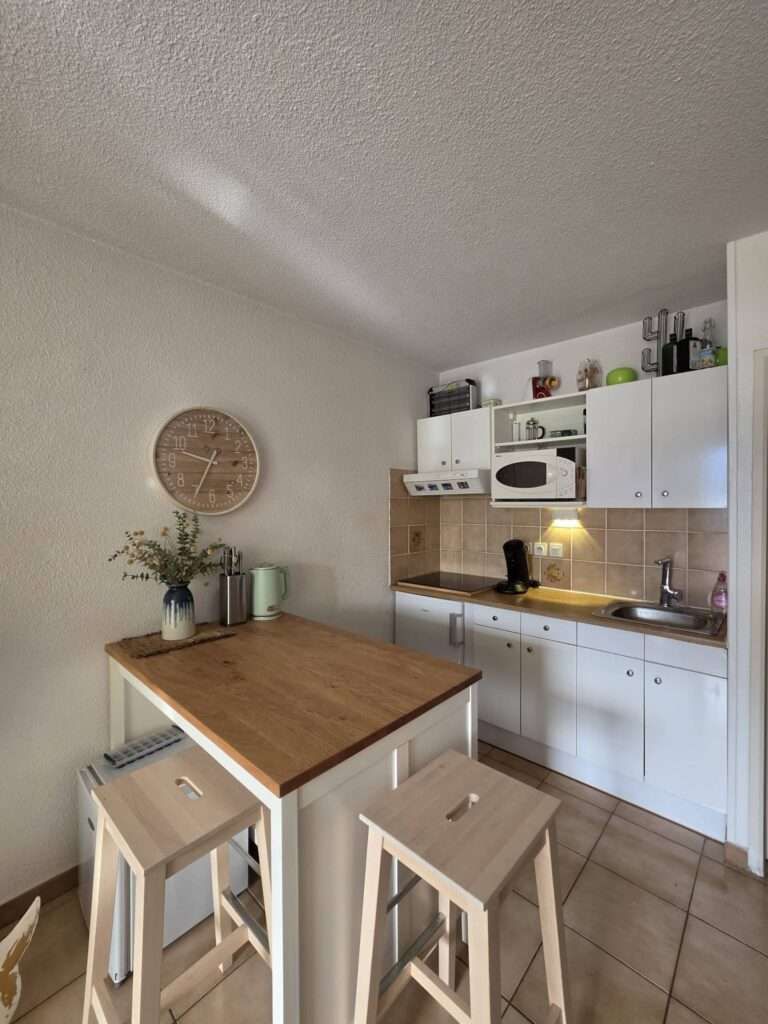 Furnished apartment of 37 m² in Calvi – Apartment near the port of Calvi with large terrace and sea view – photo 12