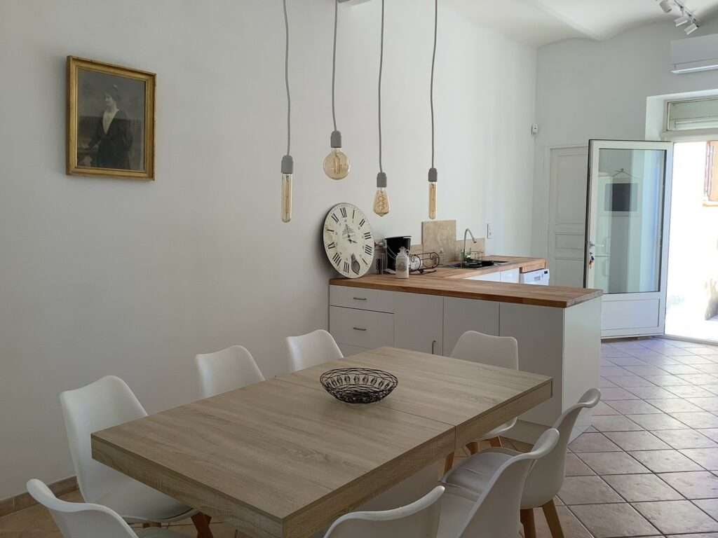 Furnished house of 180 m² in Montfrin – 4-Bedroom House with Pool and Garden in Montfrin – photo 12