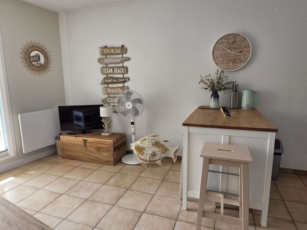 Furnished apartment of 37 m² in Calvi – Apartment near the port of Calvi with large terrace and sea view – photo 9
