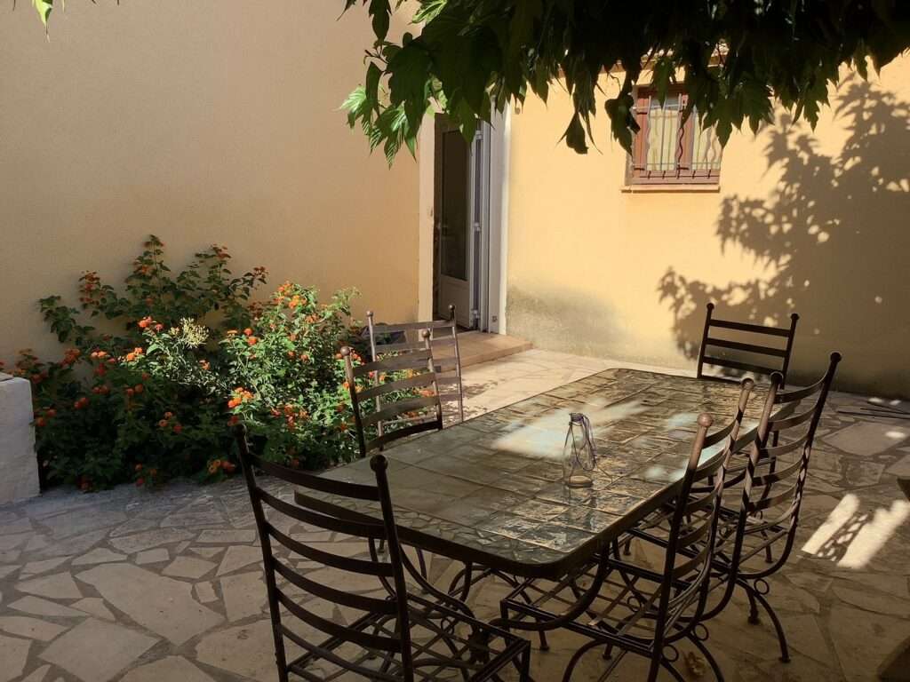Furnished house of 180 m² in Montfrin – 4-Bedroom House with Pool and Garden in Montfrin – photo 8