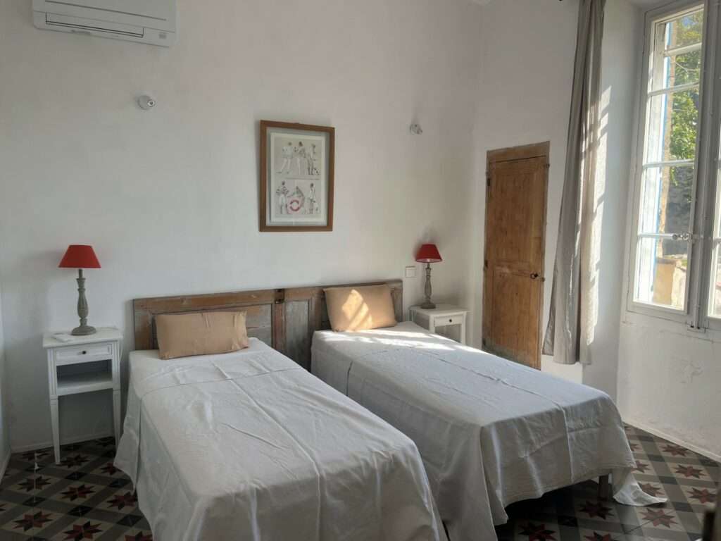 Furnished house of 180 m² in Montfrin – 4-Bedroom House with Pool and Garden in Montfrin – photo 32