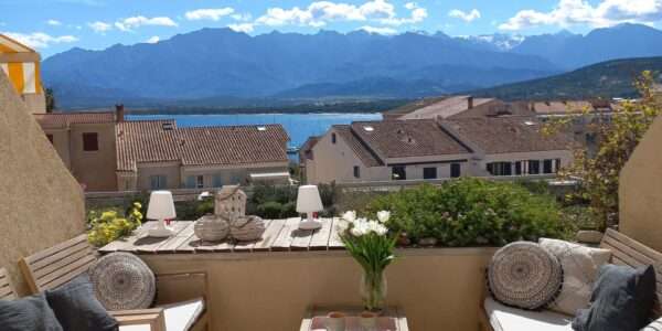 Appartement près du port de Calvi avec grande terrasse et vue mer