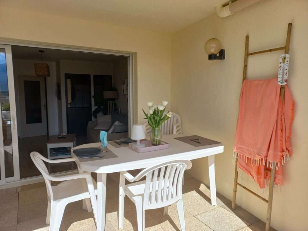 Furnished apartment of 37 m² in Calvi – Apartment near the port of Calvi with large terrace and sea view – photo 4