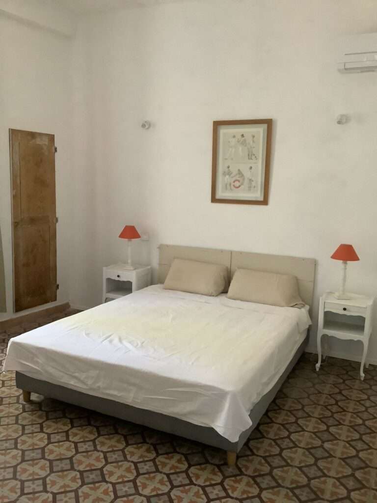 Furnished house of 180 m² in Montfrin – 4-Bedroom House with Pool and Garden in Montfrin – photo 34