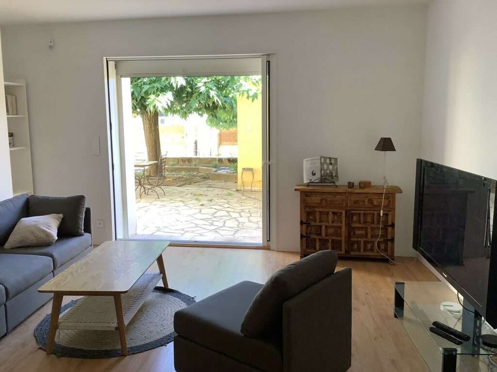 Furnished house of 180 m² in Montfrin – 4-Bedroom House with Pool and Garden in Montfrin – photo 23