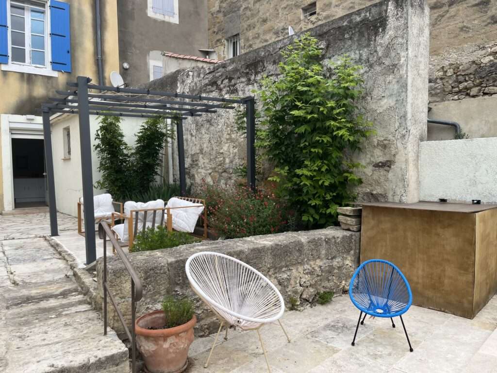 Furnished house of 180 m² in Montfrin – 4-Bedroom House with Pool and Garden in Montfrin – photo 11