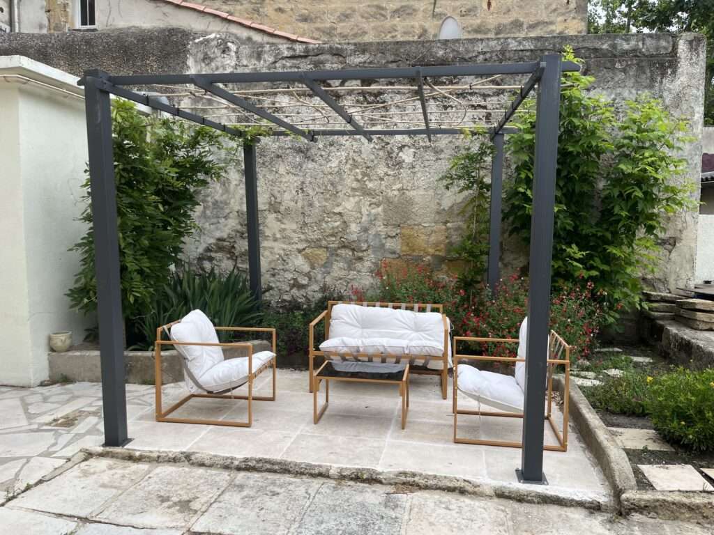 Furnished house of 180 m² in Montfrin – 4-Bedroom House with Pool and Garden in Montfrin – photo 13