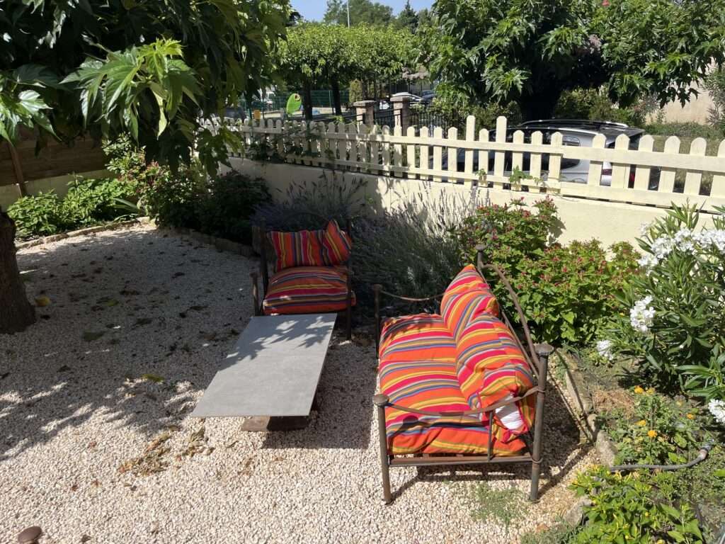 Furnished house of 180 m² in Montfrin – 4-Bedroom House with Pool and Garden in Montfrin – photo 4