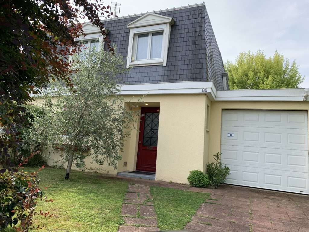 4-Bedroom Family House with Garden in Lésigny — photo 6