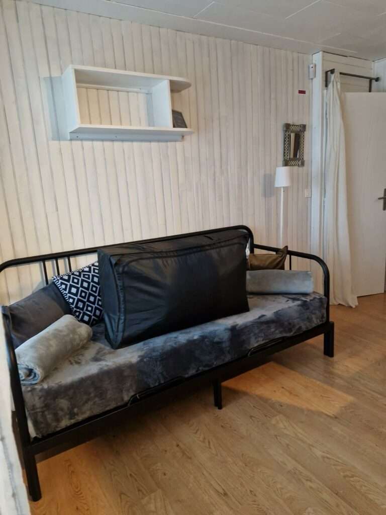 Furnished apartment of 40 m² in Besse-et-Saint-Anastaise – 40 m² apartment in Super Besse with terrace and parking – photo 4