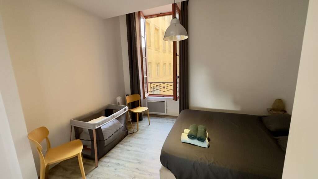 Furnished Flat on Main Square – Carcassonne City Centre — photo 8
