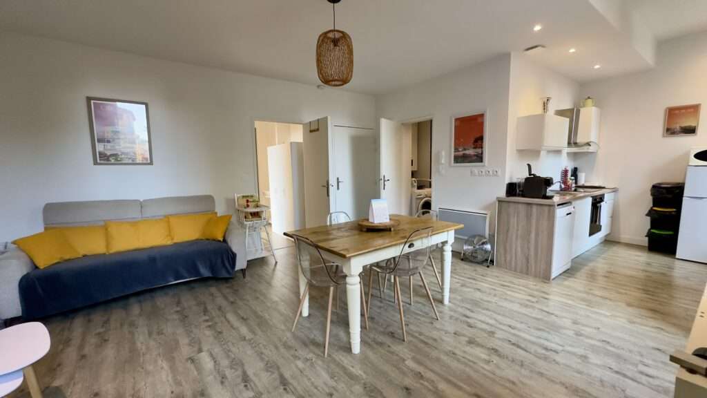 Furnished Flat on Main Square – Carcassonne City Centre — photo 5
