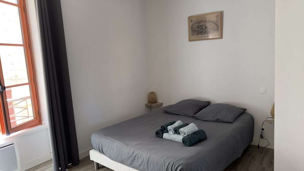 Furnished Flat on Main Square – Carcassonne City Centre — photo 3