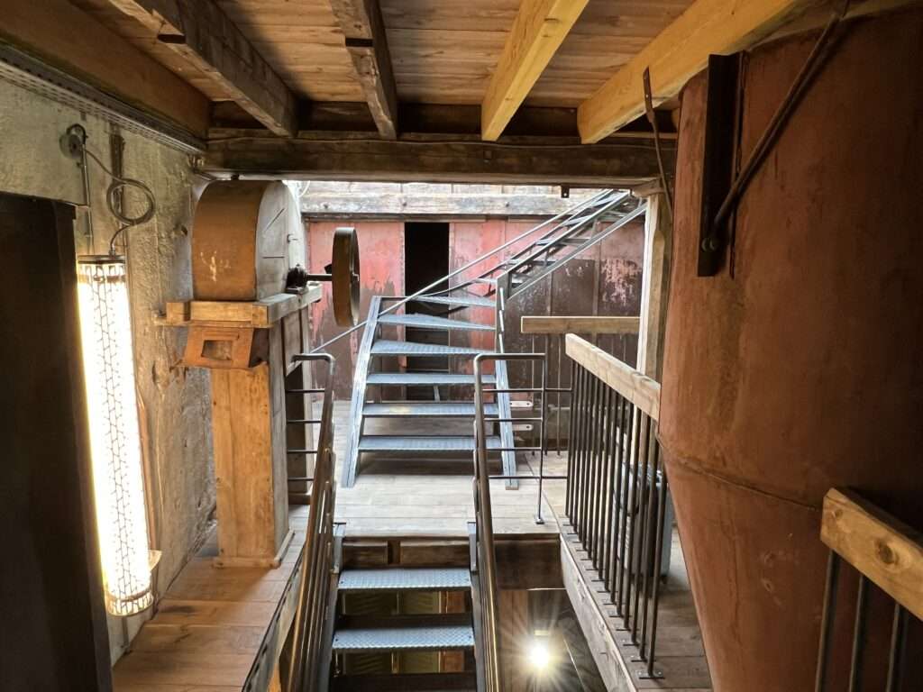 Renovated 14th Century Mill for 15 People – Mauzé-sur-le-Mignon — photo 2
