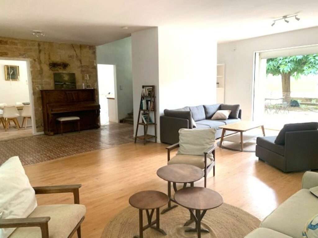 Furnished house of 180 m² in Montfrin – 4-Bedroom House with Pool and Garden in Montfrin – photo 21