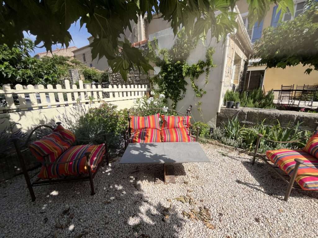 Furnished house of 180 m² in Montfrin – 4-Bedroom House with Pool and Garden in Montfrin – photo 2