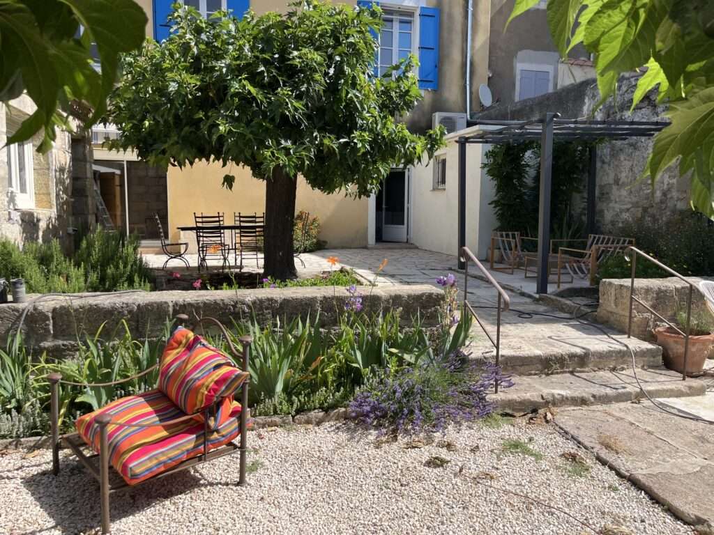 Furnished house of 180 m² in Montfrin – 4-Bedroom House with Pool and Garden in Montfrin – photo 3