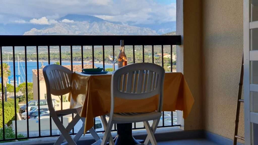 Studio dans le centre de Calvi avec terrasse et vue mer — photo 3