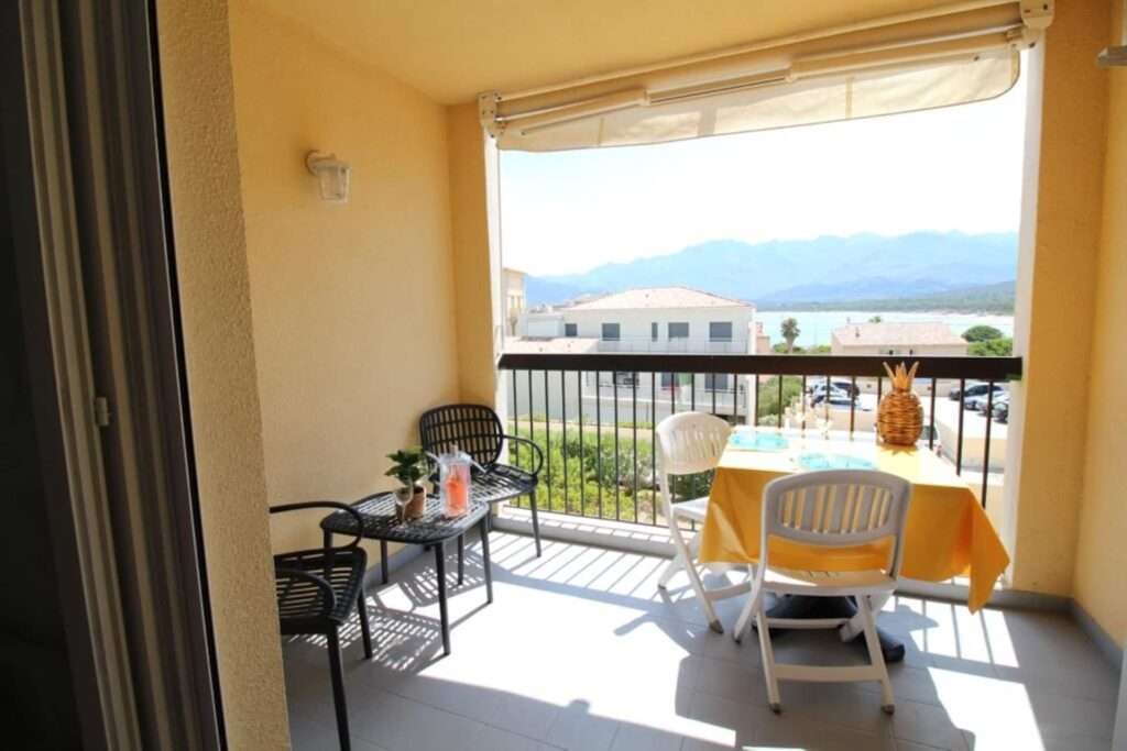 Studio dans le centre de Calvi avec terrasse et vue mer — photo 5