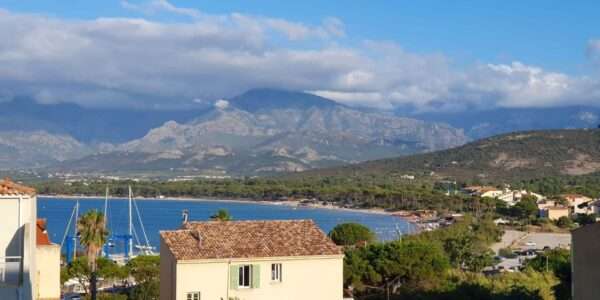 Studio dans le centre de Calvi avec terrasse et vue mer