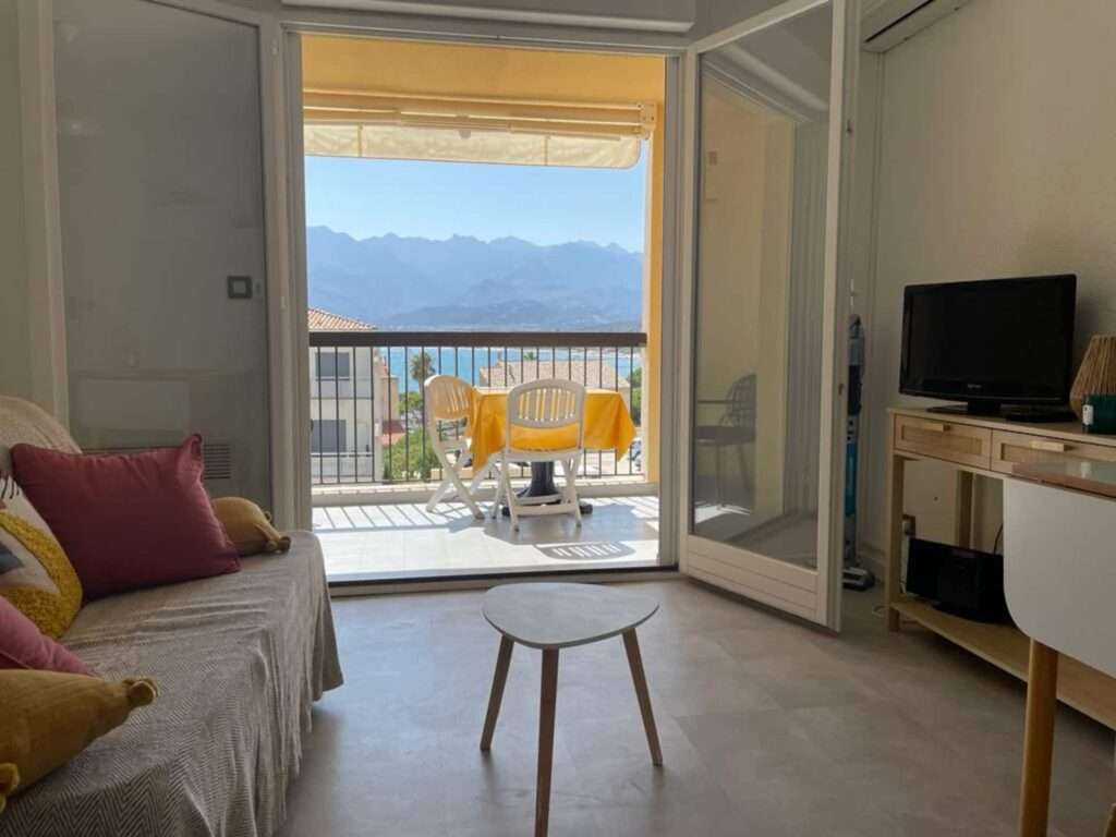 Studio dans le centre de Calvi avec terrasse et vue mer — photo 9