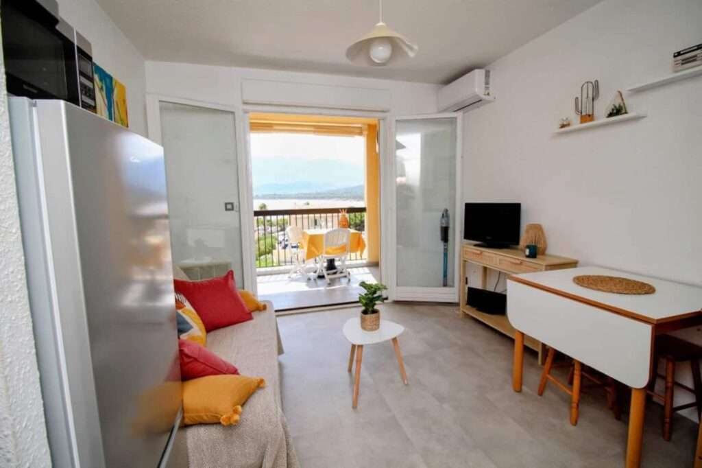 Studio dans le centre de Calvi avec terrasse et vue mer — photo 10
