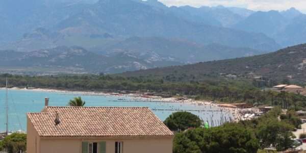 Studio dans le centre de Calvi avec terrasse et vue mer