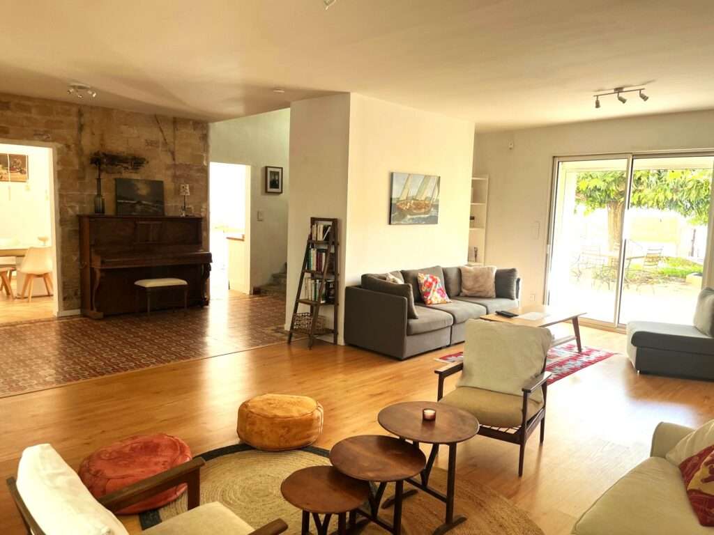 Furnished house of 180 m² in Montfrin – 4-Bedroom House with Pool and Garden in Montfrin – photo 18