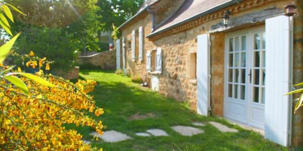 Proche de Sarlat, Maison au calme au vert au cœur du Périgord Noir