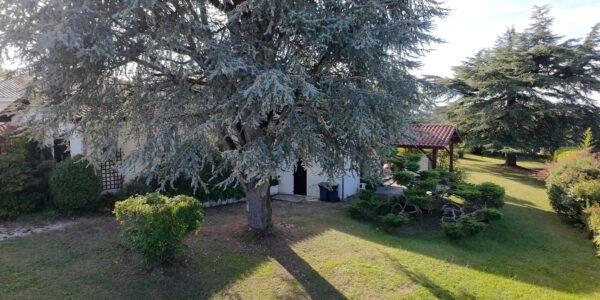 Maison calme avec grand jardin – foret, rivière, village en Dordogne