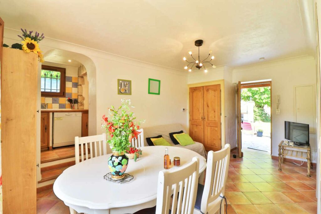 Garden-Level Furnished Apartment in Le Bar-sur-Loup — photo 8