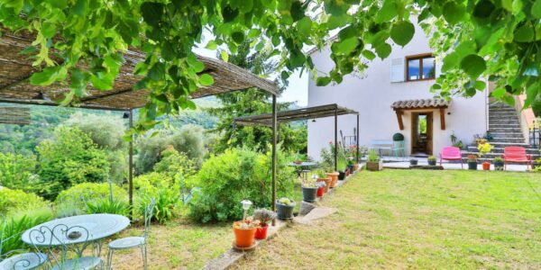 Appartement meublé en Rez de jardin à proximité de Grasse