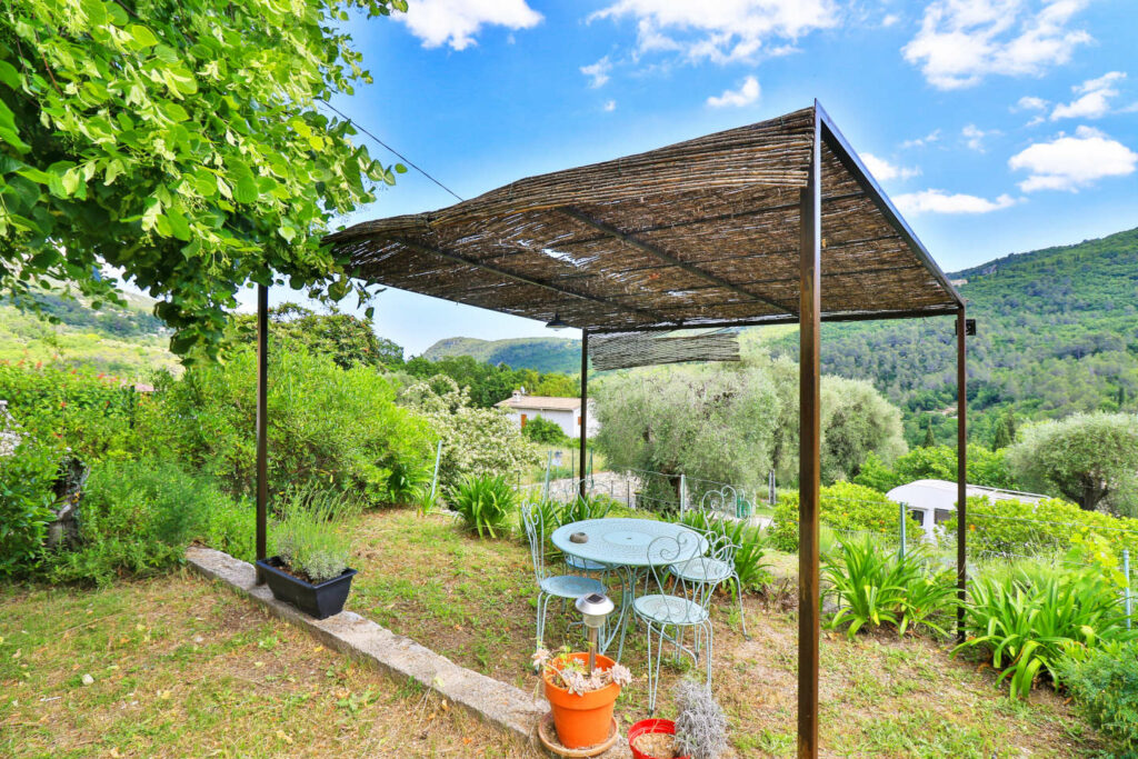 Garden-Level Furnished Apartment in Le Bar-sur-Loup — photo 3