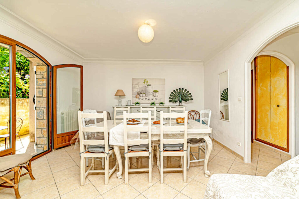 2-Bedroom Apartment with Garden in Le Bar-sur-Loup — photo 8