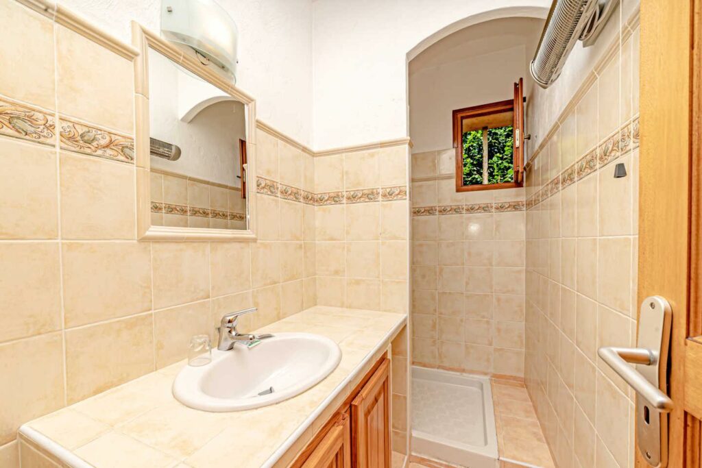 2-Bedroom Apartment with Garden in Le Bar-sur-Loup — photo 13