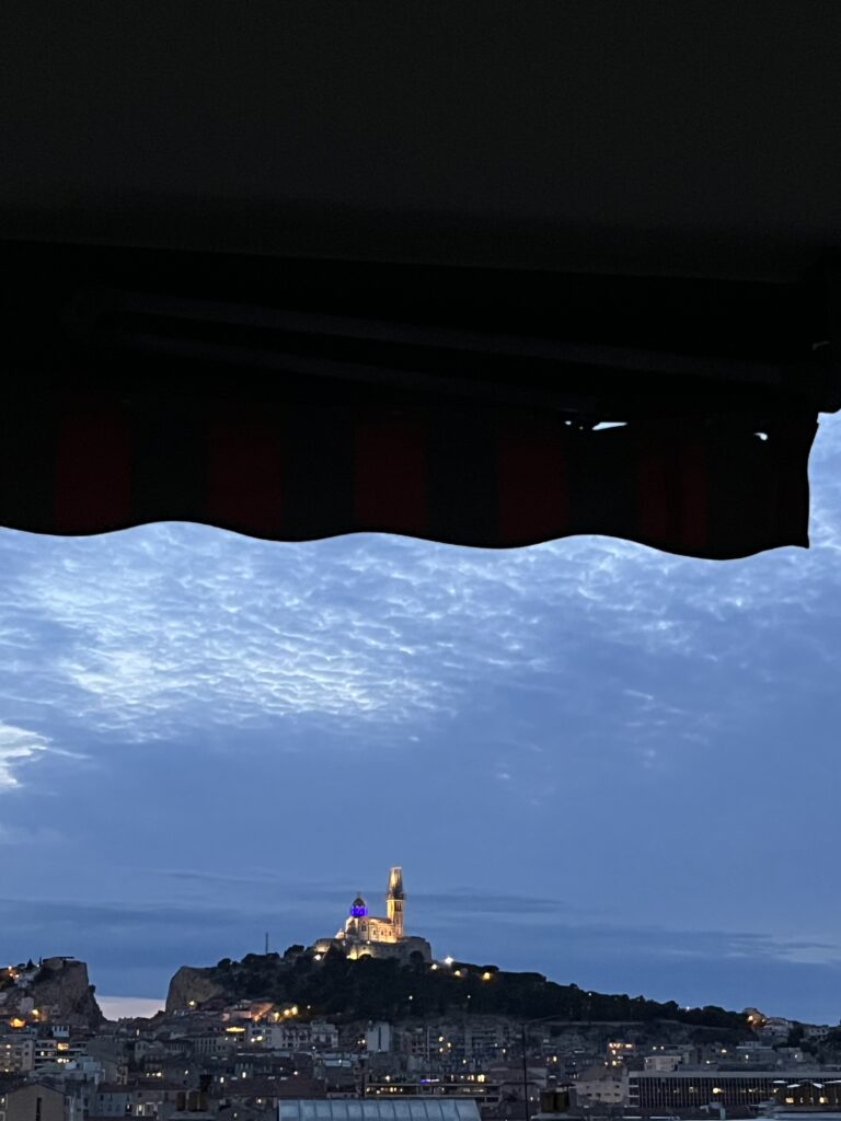T2 rénové avec vue Notre-Dame de la Garde — photo 2