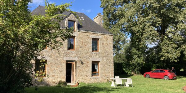 Maison en pierres en bord de rivière en Morbihan