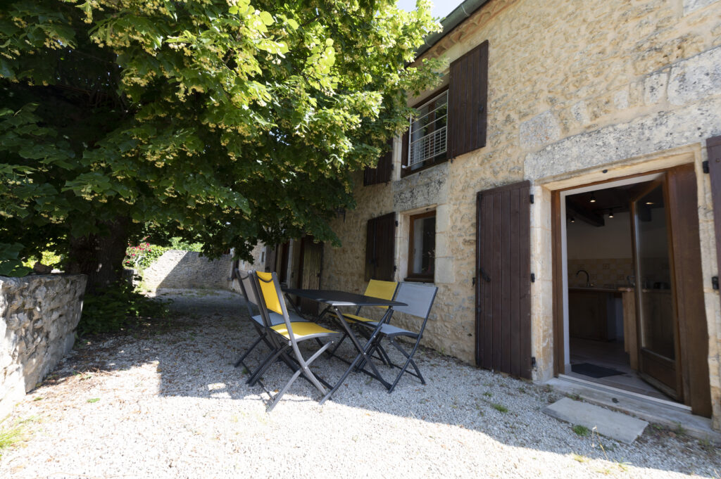 Restored Barn – 70 m² Furnished Rental in Saint-Martin-des-Combes — photo 1