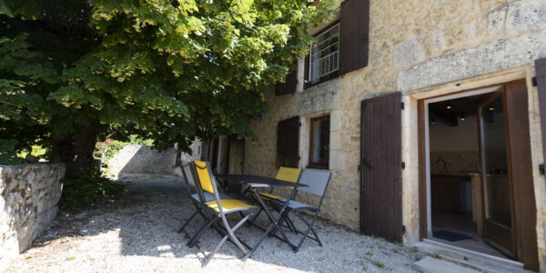 Restored Barn – 70 m² Furnished Rental in Saint-Martin-des-Combes